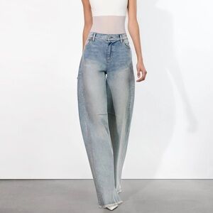 NWT! Alice+Olivia Driggs balloon jeans- size 26, color Sierra Light Blue